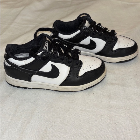 Nike Dunks Black and White Low-Tops - Picture 5 of 7